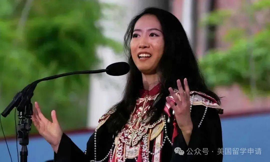 的中国女生蒋雨融来自青岛英高毕业本科就读于杜克尊龙凯时APP震撼全场！史上首位在哈佛毕业演讲(图7)